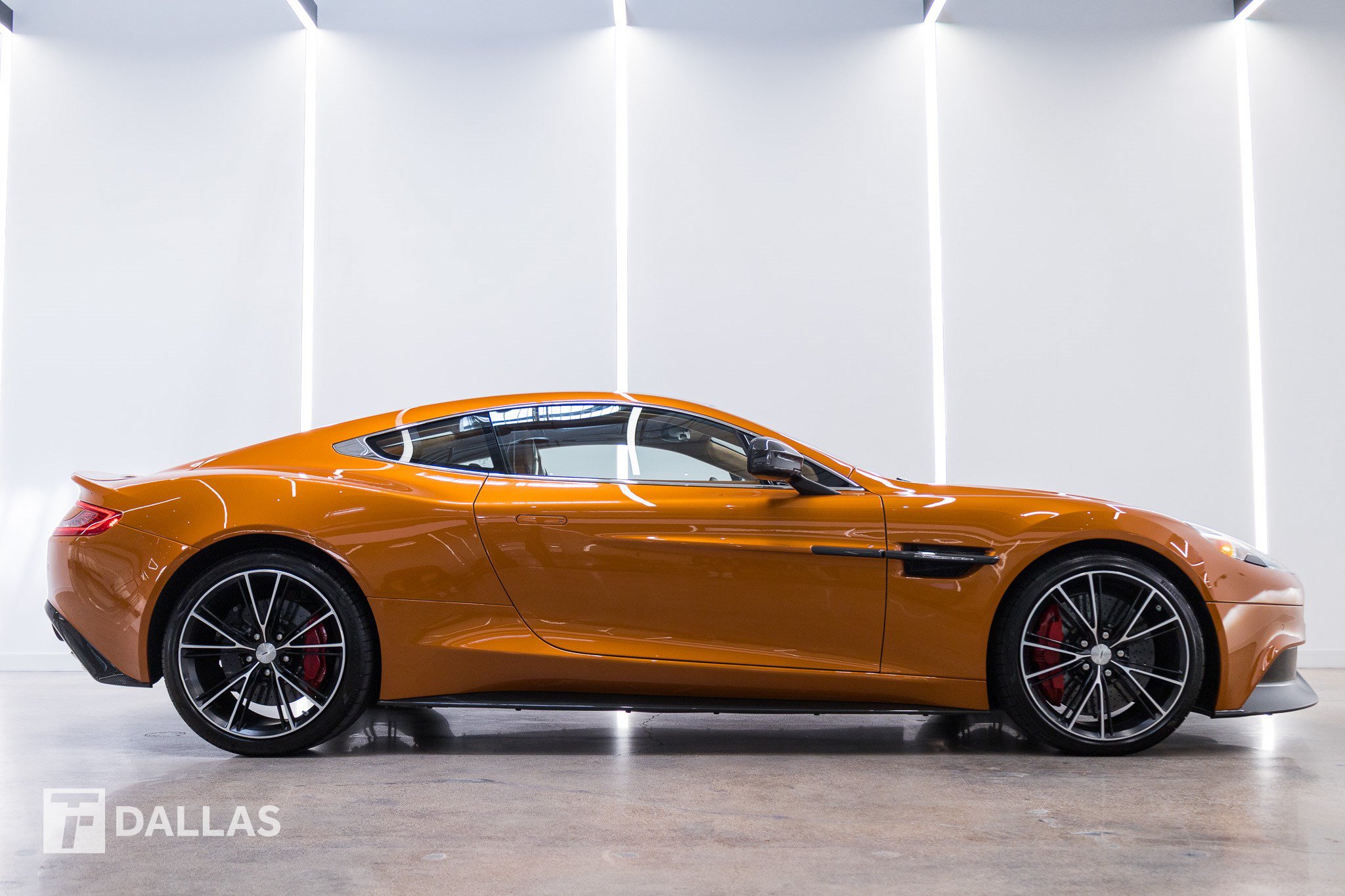 Used 2014 Aston Martin Vanquish Coupe RWD image 25