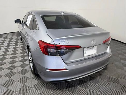 Used 2022 Honda Civic LX image 4