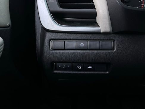 Used 2025 Nissan Rogue SV image 23