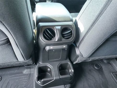 Used 2024 Jeep Gladiator Sport image 14