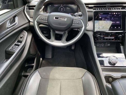 Used 2025 Jeep Grand Cherokee L Laredo RWD image 8