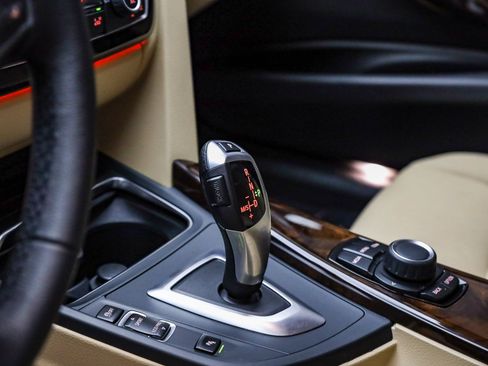 Used 2018 BMW 320i Sedan image 21