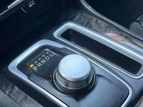 Used 2018 Chrysler 300 Limited image 17