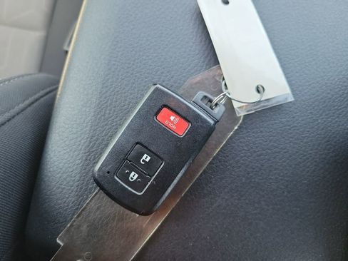 Used 2022 Toyota Tacoma TRD Sport w/ Technology Package image 41
