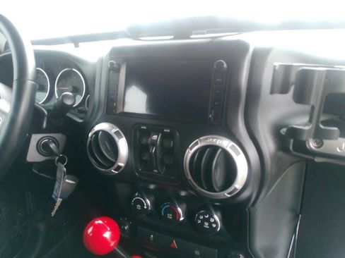 Used 2011 Jeep Wrangler Unlimited Rubicon w/ Dual Top Group AWD/4WD image 38