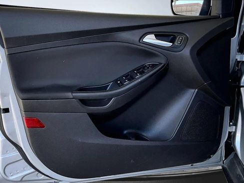 Used 2017 Ford Focus SE FWD image 16
