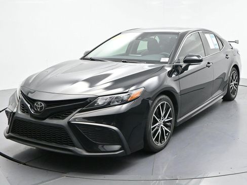 Used 2021 Toyota Camry SE w/ Cold Weather Package AWD/4WD image 3