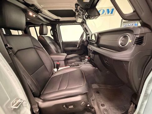 Used 2024 Jeep Wrangler Unlimited Sahara w/ Technology Group AWD/4WD image 17