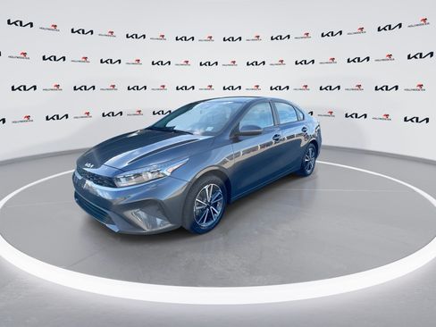 Used 2022 Kia Forte LXS FWD image 4