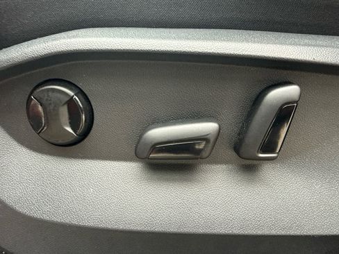 Certified 2022 Volkswagen Taos SE FWD image 18