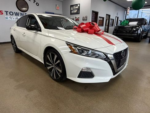 Used 2019 Nissan Altima 2.5 SR w/ SR Premium Package image 2