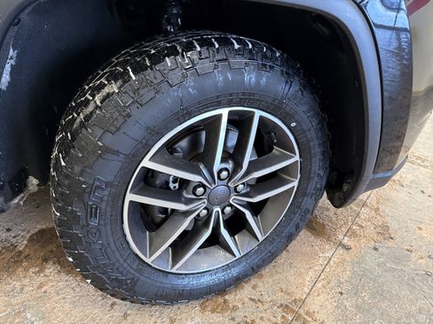 Used 2020 Jeep Grand Cherokee Laredo w/ Quick Order Package 2BN North image 12