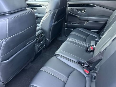 Used 2025 Honda Pilot Touring image 15