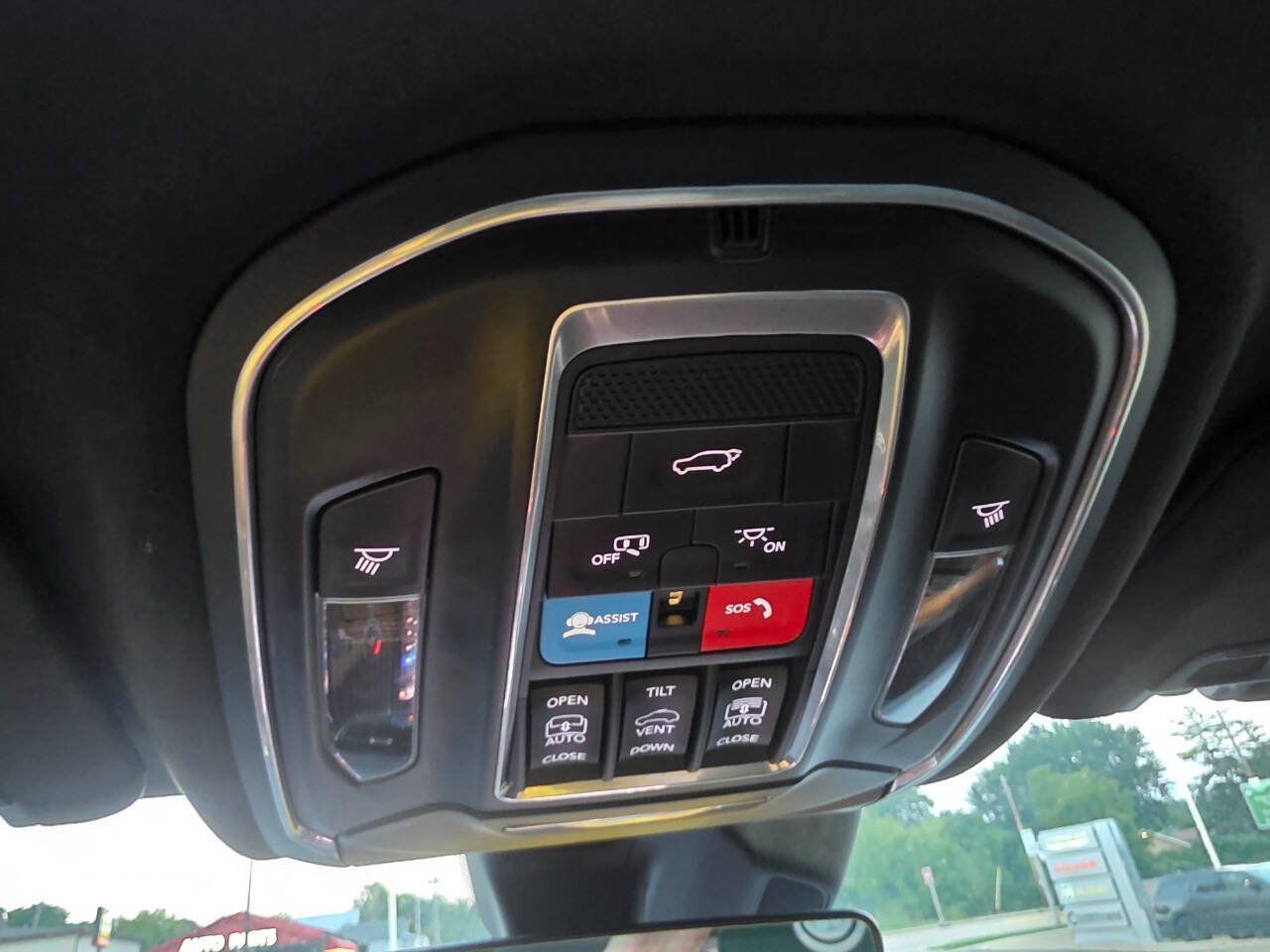 Used 2025 Jeep Grand Cherokee L Summit AWD/4WD image 30