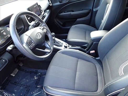 Used 2024 Hyundai Venue Limited image 11