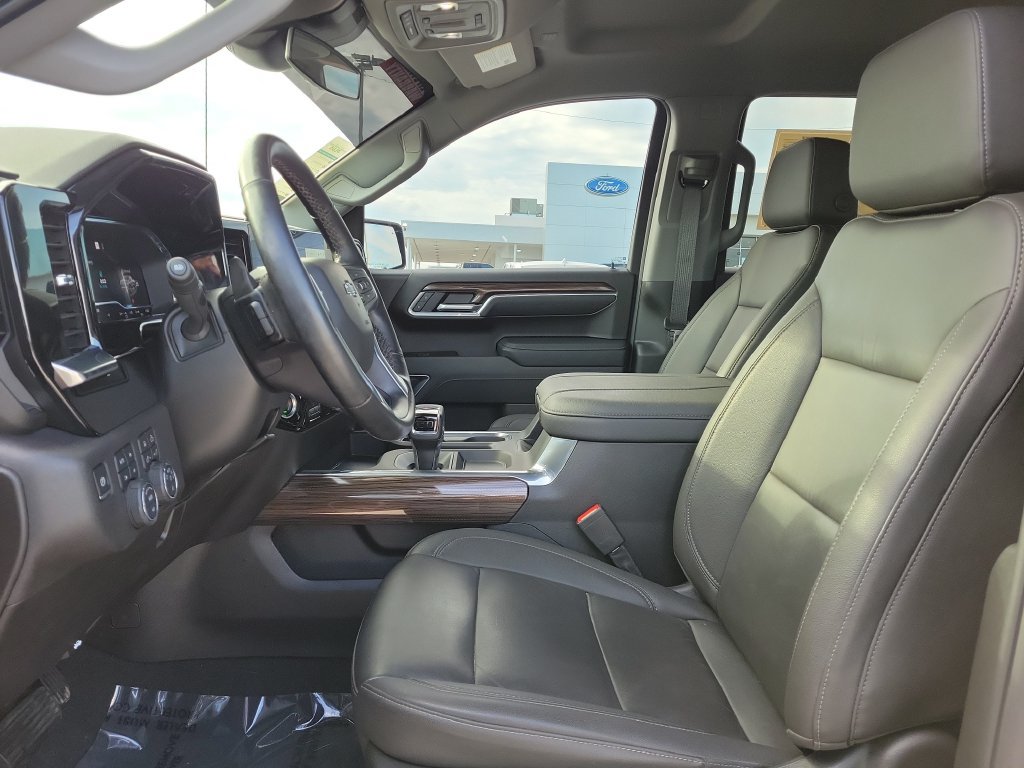 Used 2025 Chevrolet Silverado 1500 RST AWD/4WD image 14