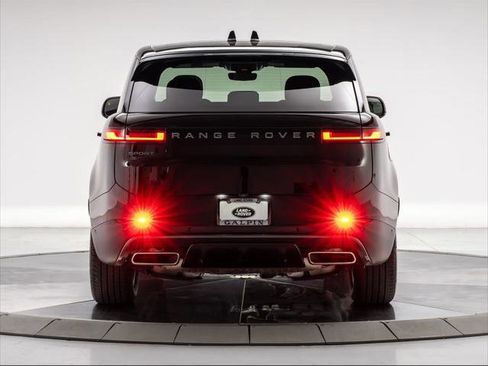 New 2025 Land Rover Range Rover Sport SE image 4