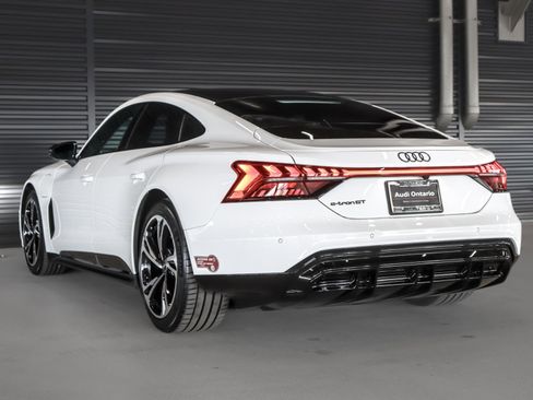 Used 2024 Audi e-tron GT Premium Plus image 2