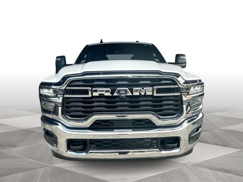 Used 2025 RAM 2500 Big Horn AWD/4WD image 3