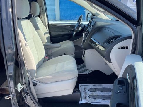 Used 2014 Dodge Grand Caravan SXT w/ UConnect Hands-Free Group image 8