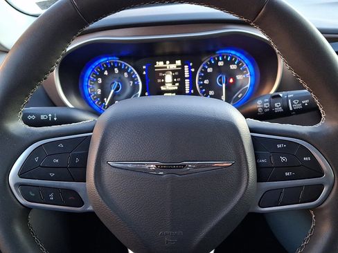 Used 2023 Chrysler Voyager LX image 19