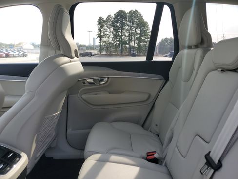 Used 2024 Volvo XC90 B5 Core image 9