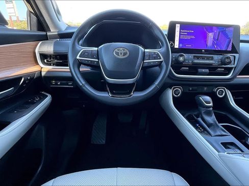 Used 2025 Toyota Grand Highlander FWD image 14