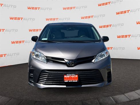 Used 2020 Toyota Sienna L w/ Carpet Mat Package image 8