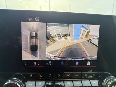 Used 2024 GMC Canyon AT4 w/ AT4 Premium Package image 23