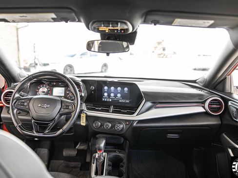 Used 2024 Chevrolet Trax RS w/ Sunroof Package FWD image 33