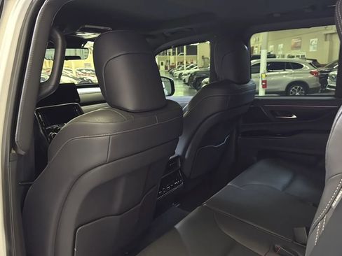 Used 2022 Lexus LX 600 4WD w/ Premium Package image 23