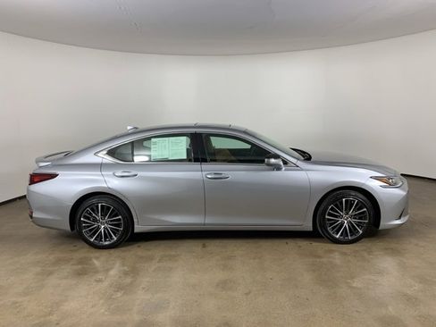 Used 2025 Lexus ES 300h w/ Premium Package image 7