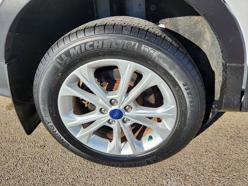 Used 2018 Ford Escape SE w/ Ford Safe & Smart Package image 43