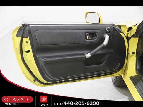 Used 2003 Toyota MR2 RWD image 5