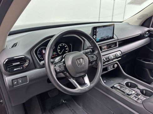 Used 2023 Honda Pilot Touring image 14