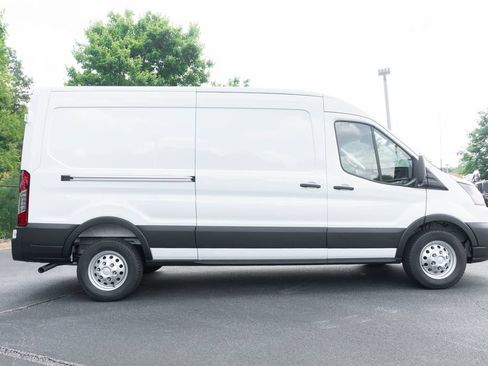 New 2026 Ford Transit 250 148 Medium Roof RWD image 9