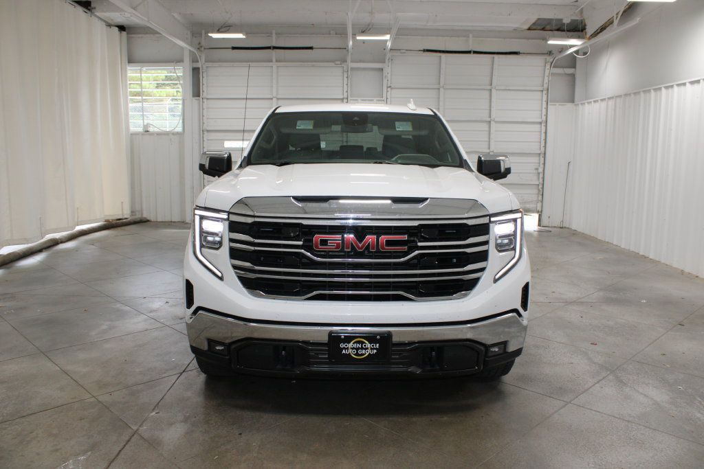 Used 2022 GMC Sierra 1500 SLT AWD/4WD image 3