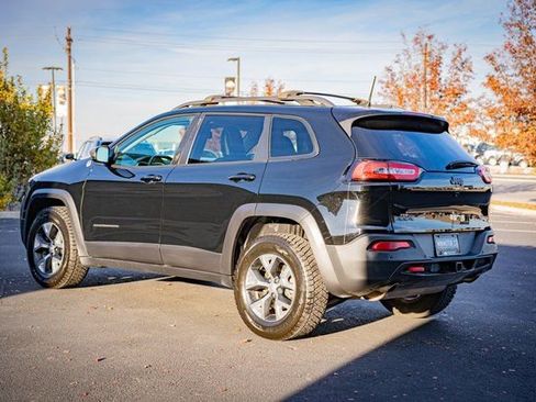 Used 2018 Jeep Cherokee Trailhawk w/ Cold Weather Group image 10