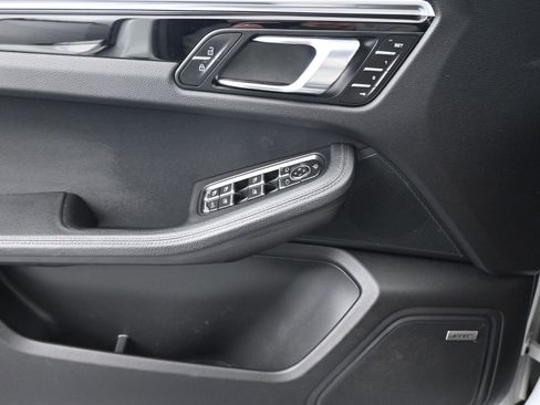 Used 2022 Porsche Macan image 12