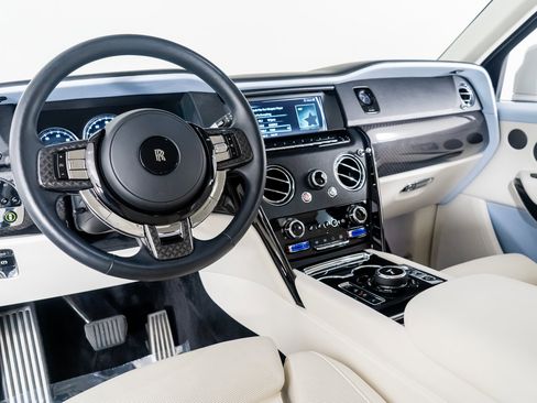 Used 2023 Rolls-Royce Cullinan Black Badge image 2