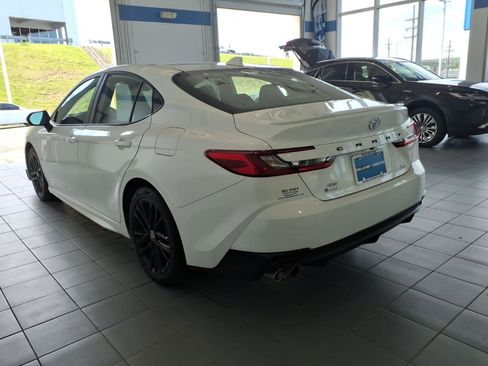 Used 2025 Toyota Camry SE w/ Convenience Package AWD/4WD image 7