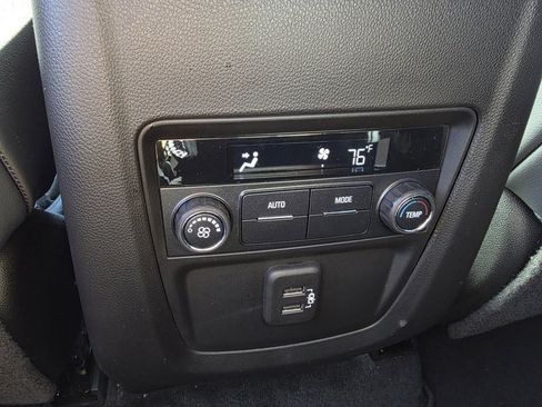 Used 2021 Buick Enclave Essence image 26