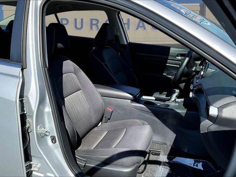 Used 2022 Nissan Altima 2.5 S FWD image 30
