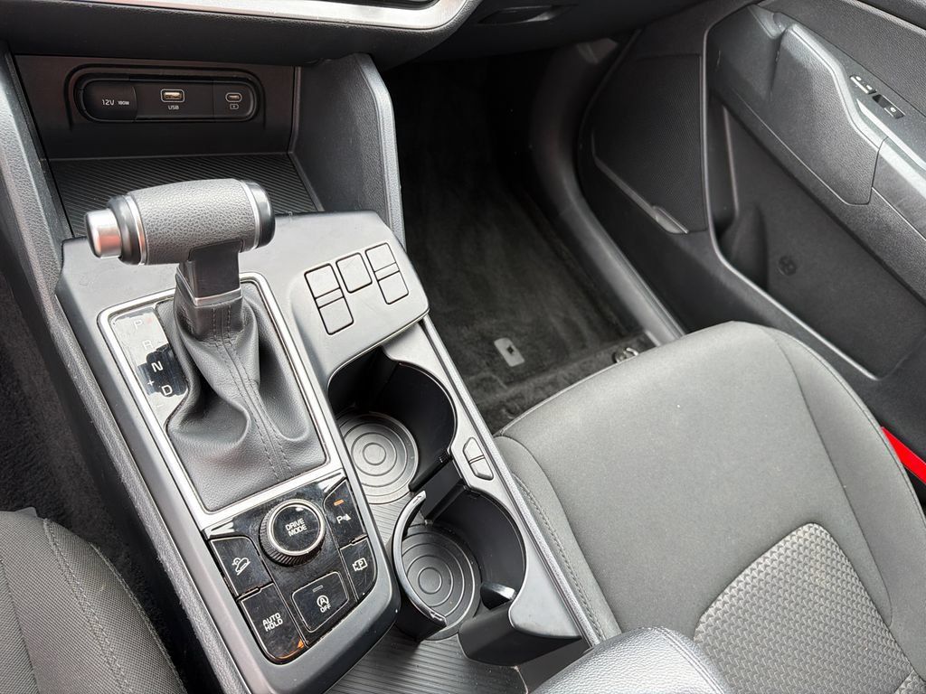 Used 2025 Kia Sportage LX FWD image 31
