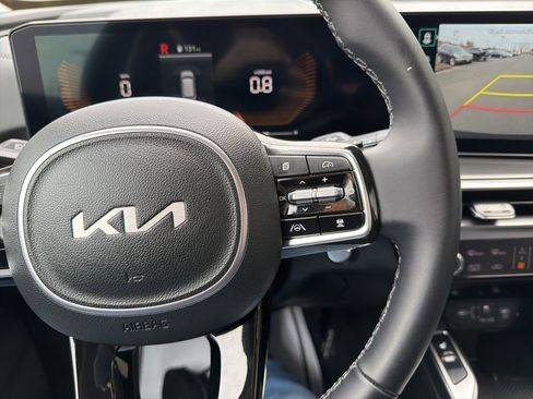 Used 2025 Kia Sorento S image 36