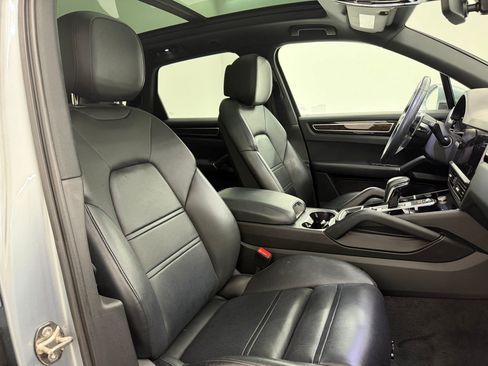 Certified 2023 Porsche Cayenne AWD/4WD image 25