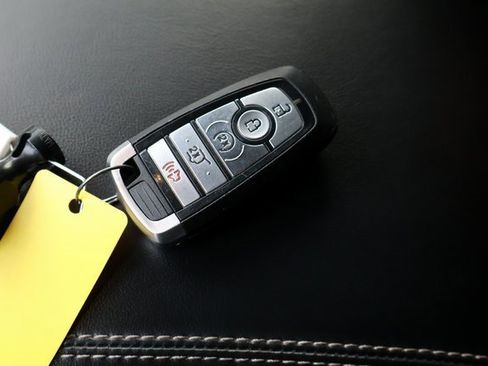 Certified 2022 Ford Explorer XLT w/ Equipment Group 202A image 39