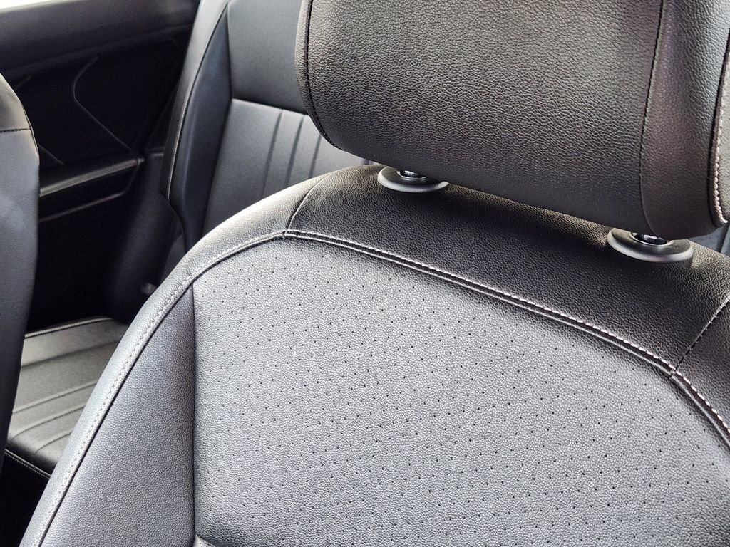 Used 2022 Volkswagen Tiguan SE FWD image 6
