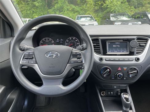 Used 2022 Hyundai Accent SE w/ Cargo Package FWD image 18