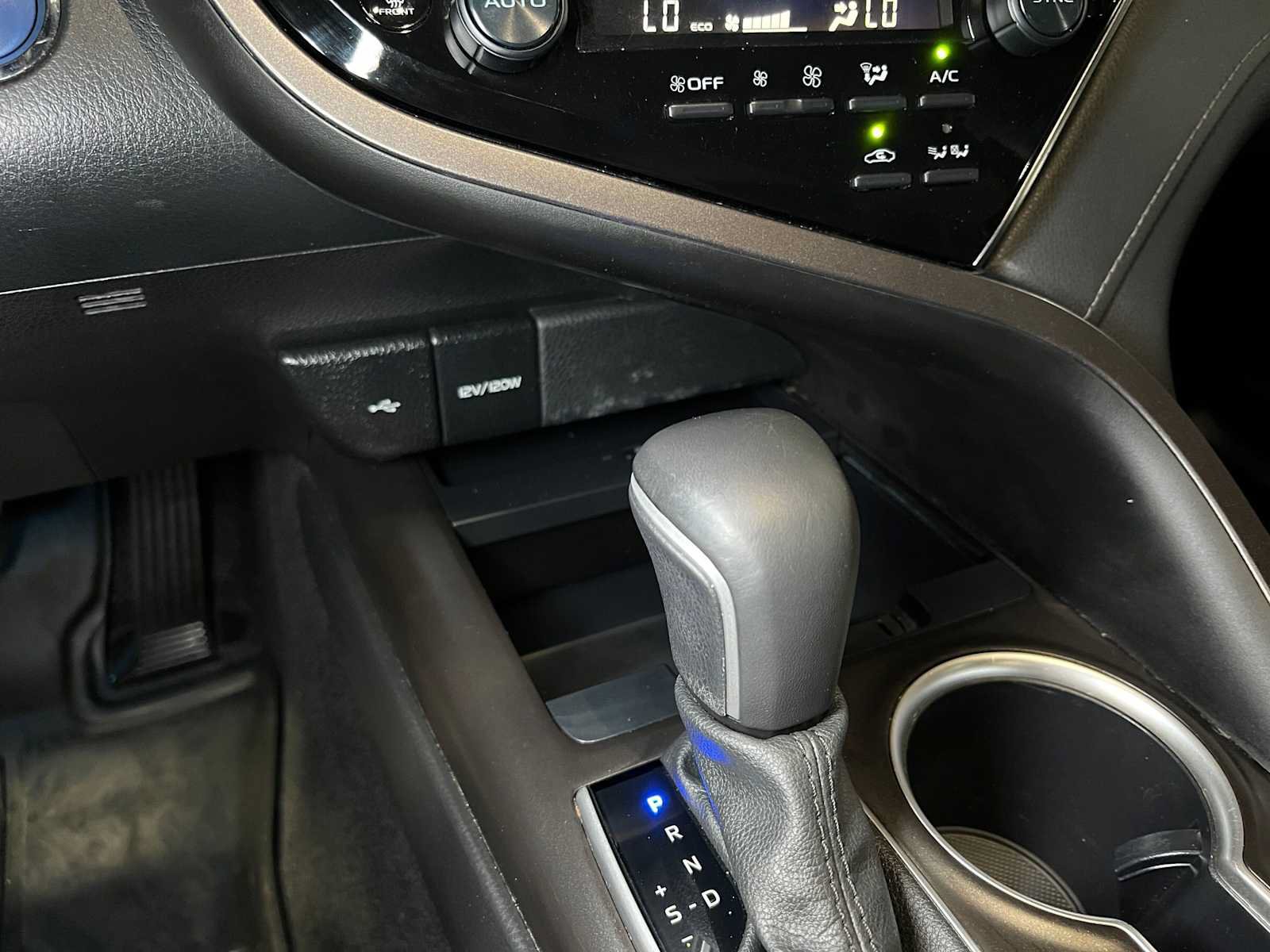 Used 2023 Toyota Camry XLE w/ Navigation Package FWD image 34